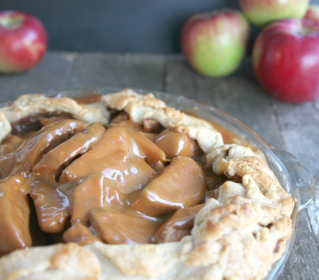 CARAMEL APPLE PIE >> EASY TIPS FOR HOW TO FREEZE THEM